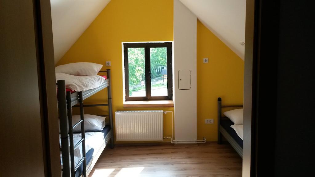 Etagenbett in gemischtem Schlafsaal (6 Erwachsene)