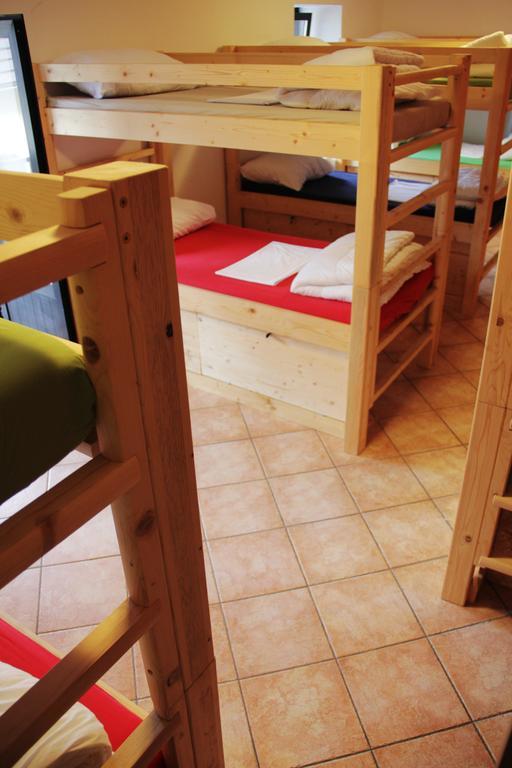 Etagenbett im gemischten Schlafsaal mit 8 Betten